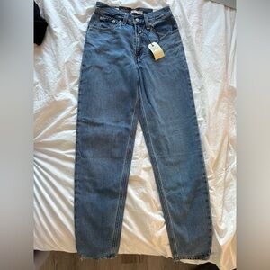 Levi’s 80s Mom Jeans in Medium Wash W24 L30